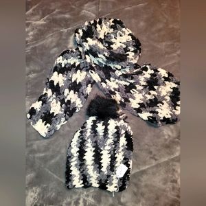 Black, white, gray open scarf matching set 72 in long.